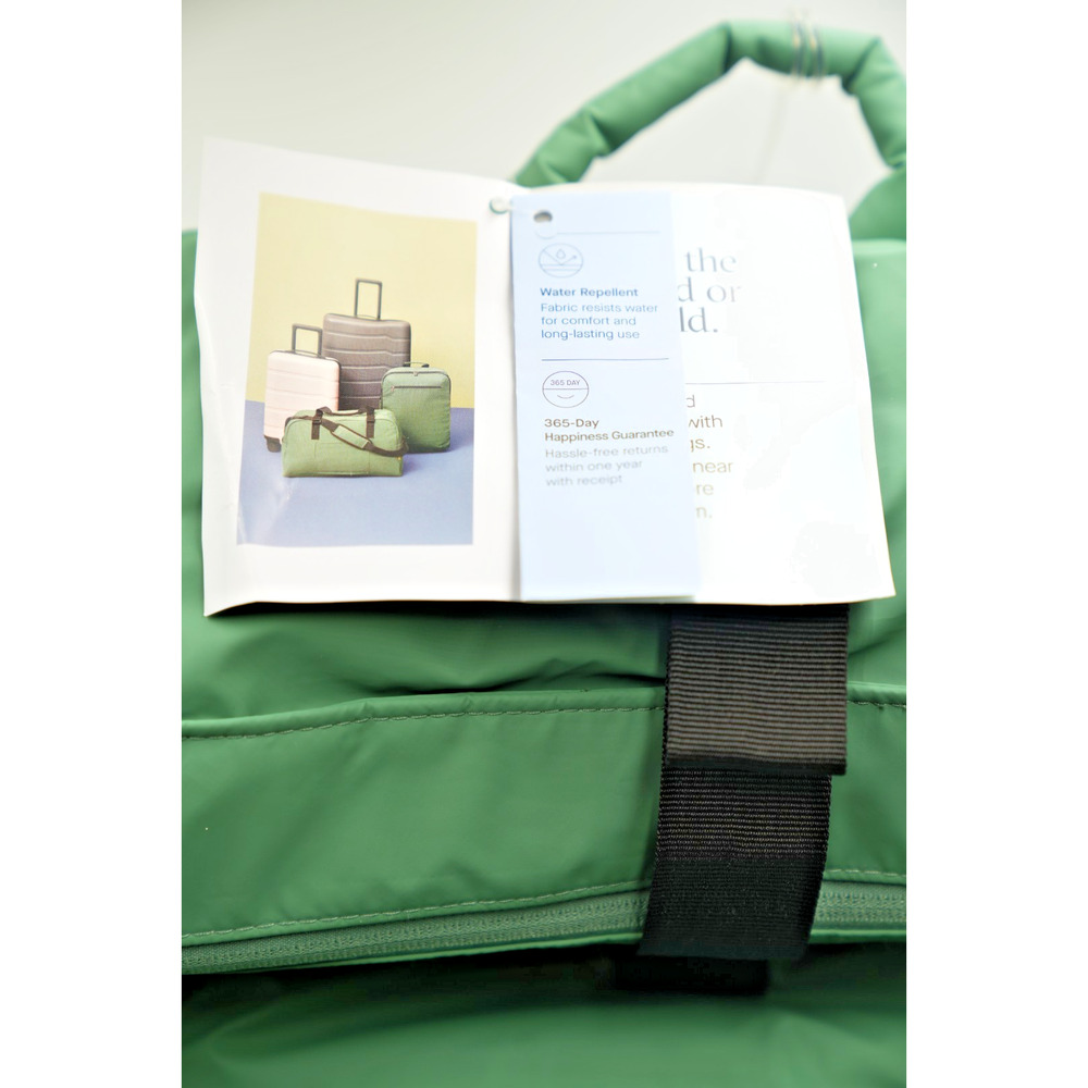 Green Puffer Backpack Bundle with Embark Lunchbox and 25+ Back to School Items - Picture 11 of 16